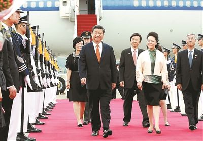 昨日，国家主席习近平在首尔同韩国总统朴槿惠举行会谈。