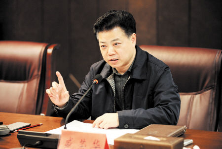 岳阳市委副书记,市长盛荣华.