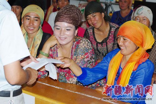 新疆库车开展世界人口日宣传活动