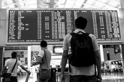 上海两机场预计今日通行能力各下降36%|航班