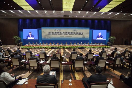 习近平出席亚太经合组织领导人同工商咨询理事