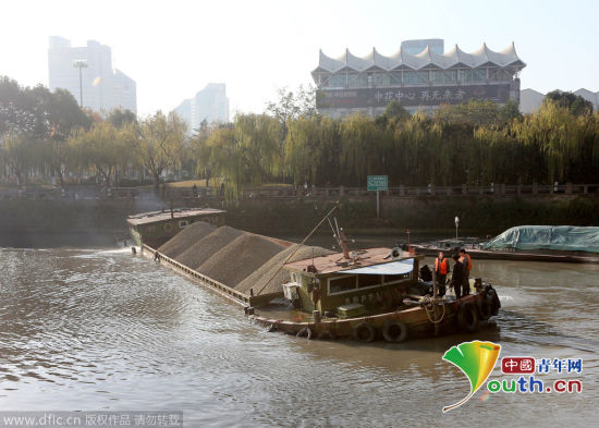 大运河杭州段“沉船”致航道堵塞