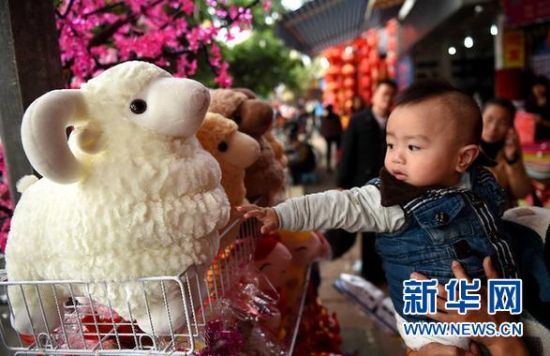 ����ͼƬ��2��9�գ�һ��С�����ִ���������ż�������ٽ��������е�����г�ӭ������ǰ���ɹ�������ŨŨ����ζ����Ҭ�ǡ� �»������ ���� ��