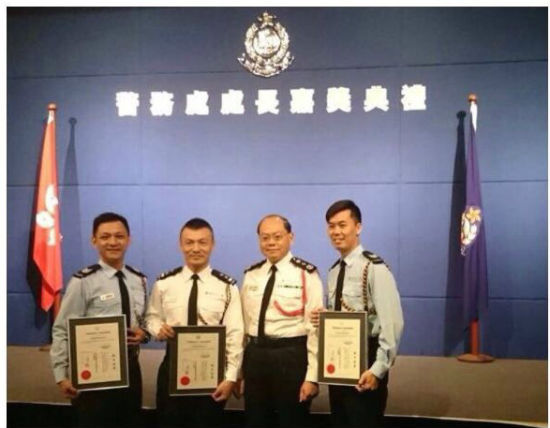 香港警务处嘉奖去年占中期间以三敌百警官|占