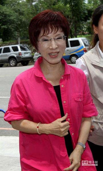 洪秀柱就访美与朱立伦唱反调 称发言以她为准