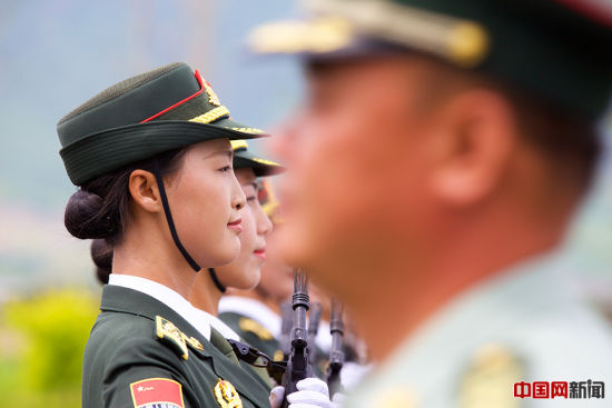 抗战阅兵基地探秘:女兵将首次亮相三军仪仗队