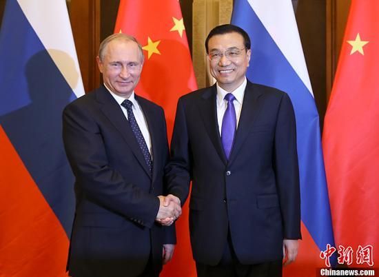 9月2日下午,中国国务院总理李克强在北京钓鱼台芳华苑会见来华出席中国人民抗日战争暨世界反法西斯战争胜利70周年纪念活动的俄罗斯总统普京。中新社发 刘震 摄 9月2日下午,中国国务院总理李克强在北京钓鱼台芳华苑会见来华出席中国人民抗日战争暨世界反法西斯战争胜利70周年纪念活动的俄罗斯总统普京。中新社发 刘震 摄