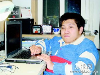 轮椅上的大学生:作业和实验100%独立完成