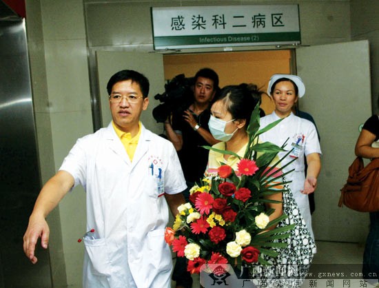 柳州首例甲型流感患者痊愈出院 医院隔离区将