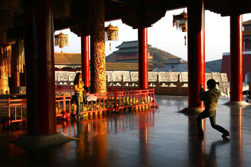 组图:南京日报姚强看横店