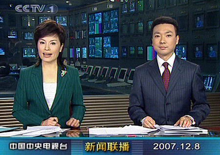 组图：央视男主播郭志坚首次亮相新闻联播