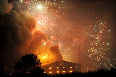 广东三水消防坦克开往爆炸现场