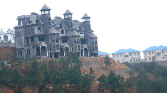 图文:鼓岭盖起象古堡造型的豪华住宅