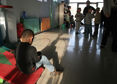 组图:长春新智特殊儿童训练中心的孤独孩子_新闻中心_新浪网