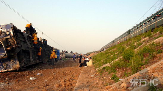 T195与5034次旅客列车今晨在山东淄博相撞