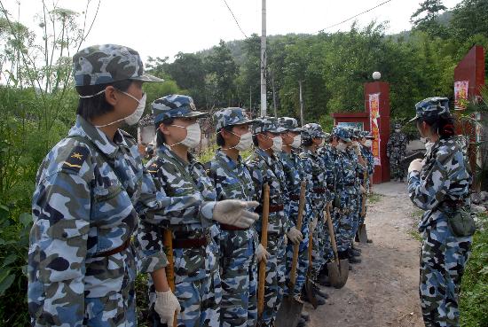 图文海军陆战队某旅女兵们列队待发