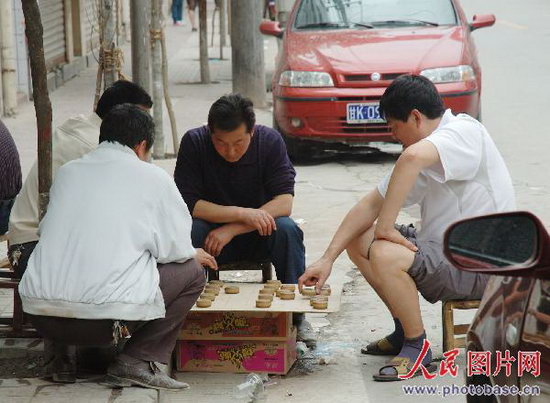 人口多少人_高考后的瞬间 美少女等他出考场只为表白(3)