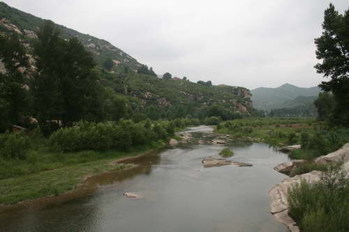 图文:贾峪村环境优美依山傍水
