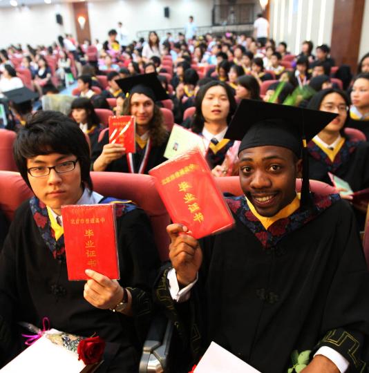 图文:北京第55中学国际学生部举行毕业典礼