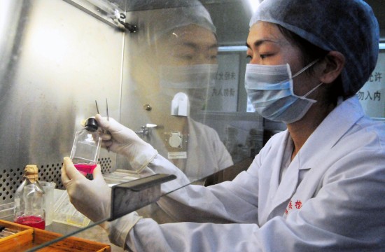 图文:湖北宜昌模拟演练甲型H1N1流感快速检测
