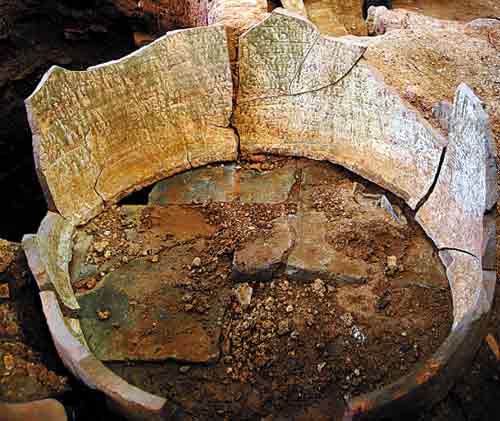 广州考古新发现:南汉国宫殿奢华赛故宫(组图)