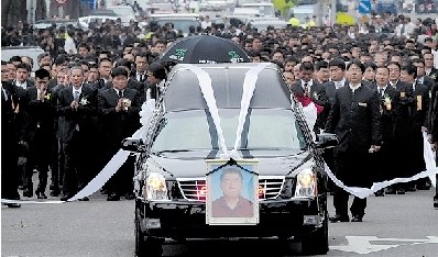 台黑道教父出殡2万人致祭 马来西亚总统派特使