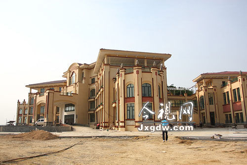 南昌一处高速路养护站建宫殿式办公楼(组图)