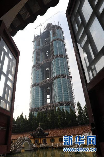 组图：江苏华西村15亿元建新农村大楼即将封顶