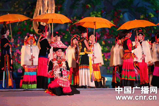 第六届国际彝族火把节选美在西昌举行（组图）