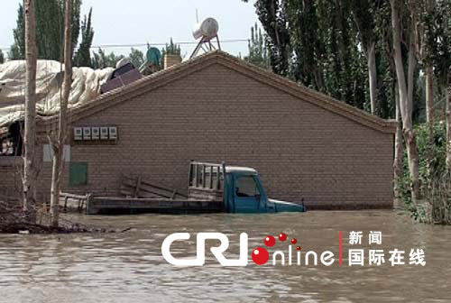 新疆和田河遭遇50年一遇洪水(组图)