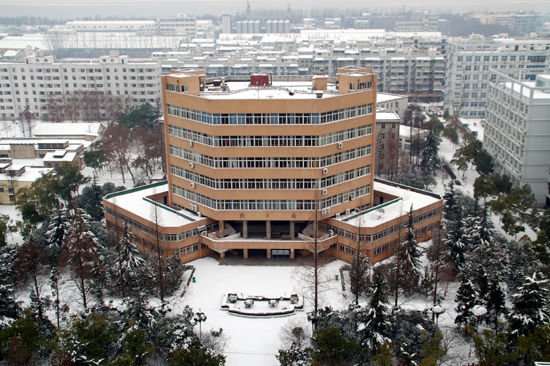 武汉科技大学图书馆管理员砍杀学生致1人死亡