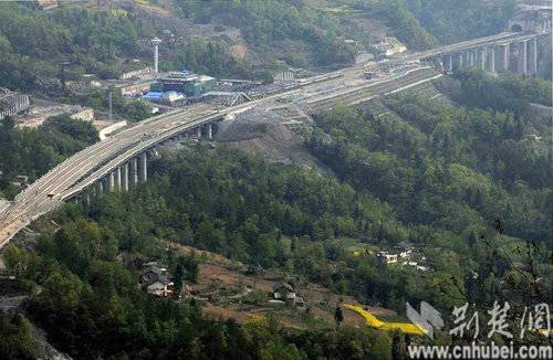 与大山深处护路民警零距离（组图）