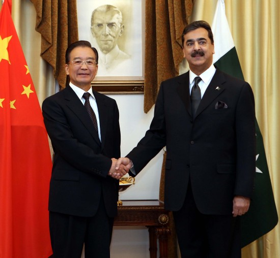 12月17日，国务院总理温家宝在伊斯兰堡与巴基斯坦总理吉拉尼举行会谈。