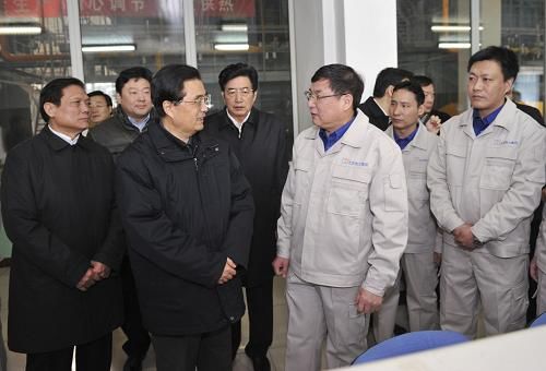 这是胡锦涛在北京市热力集团方庄供热厂生产车间,详细了解企业冬季保障供热情况。新华社记者 黄敬文 摄 这是胡锦涛在北京市热力集团方庄供热厂生产车间,详细了解企业冬季保障供热情况。新华社记者 黄敬文 摄