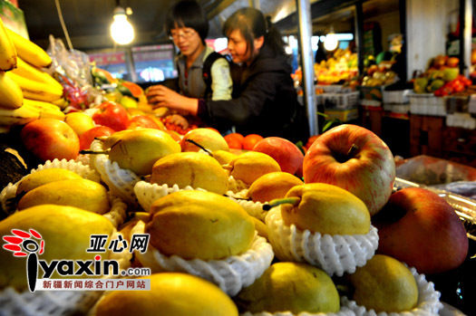 新疆地产水果商纠结 苹果香梨如过气明星有价