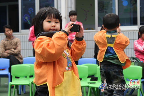 小小虎幼稚园举行聋儿康复汇报演出[组图]