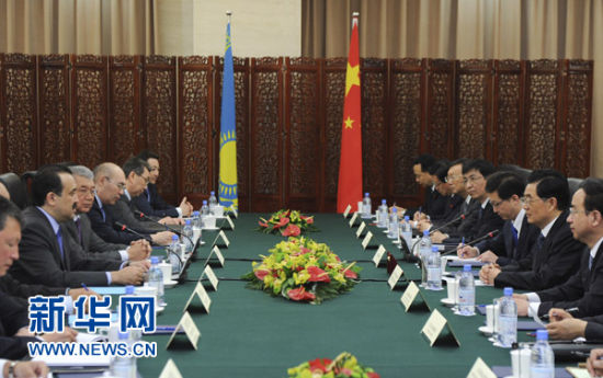 6月14日，中国国家主席胡锦涛在阿斯塔纳会见哈萨克斯坦总理马西莫夫。新华社记者 张铎 摄