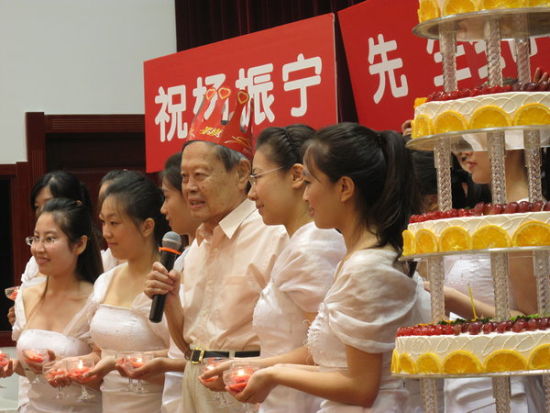 6��18�գ����ŵ�����������������������̷����Ͽ���ѧΪ����е�89������������ϡ�