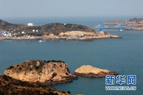 浙江舟山市嵊泗县嵊山镇风貌（3月17日摄）。当日，浙江省省长吕祖善在北京国务院新闻办举办的发布会上宣布，国务院已正式批准设立浙江舟山群岛新区，这是继上海浦东、天津滨海和重庆两江后，中国设立的又一个国家级新区。 新华社记者 鞠焕宗 摄