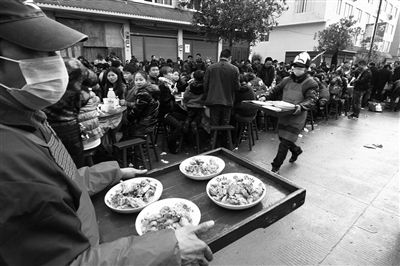 再度瘦身泰顺百家宴 细节服务赞一个(图)