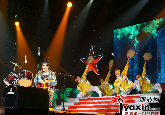 新疆的士歌手骆驼强子获央视《星光大道》周冠