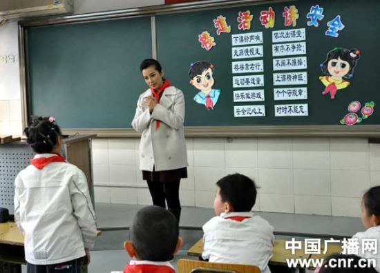 著名影视明星李冰冰祝福平安中国梦(图)