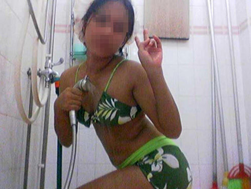 印尼女佣偷穿华人女雇主内衣拍照 网交600男友