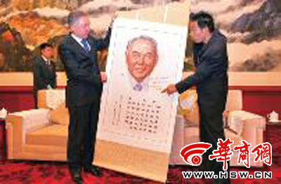 西安市民给哈萨克斯坦总统画像(图)