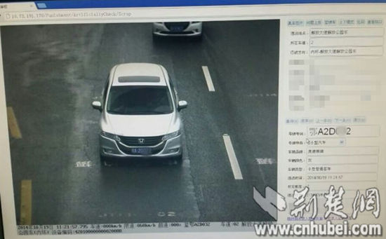 武汉交警10月份录入逾期未年检车辆2230起(图