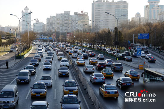 北京提前2小时迎来平安夜交通晚高峰(图)|交通拥堵|平安夜_新浪新闻