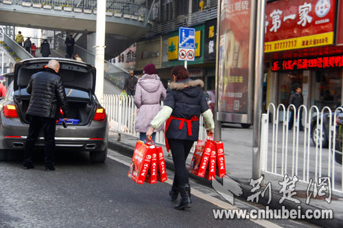 汉口精武鸭脖回归 停产100多天后恢复营业 (图