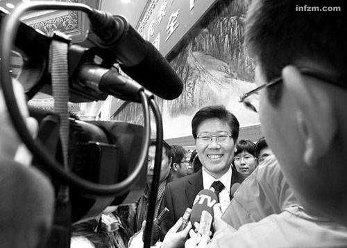 张春贤新疆履新一个月百姓感慨生活恢复正常