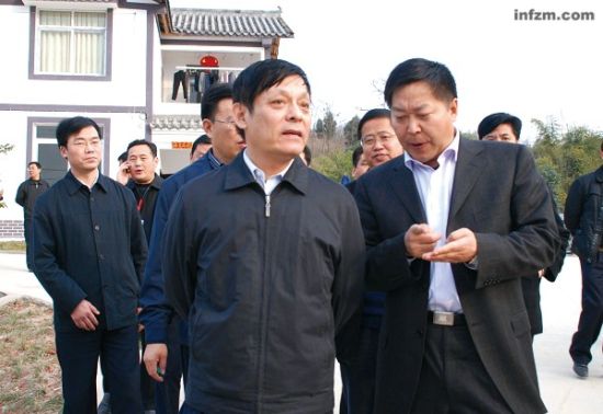 北京市委常委,纪委书记叶青纯(前左),之前曾担任河南省委常委,纪委