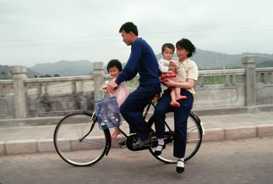 1981年，骑车从河北去北京的一家子。